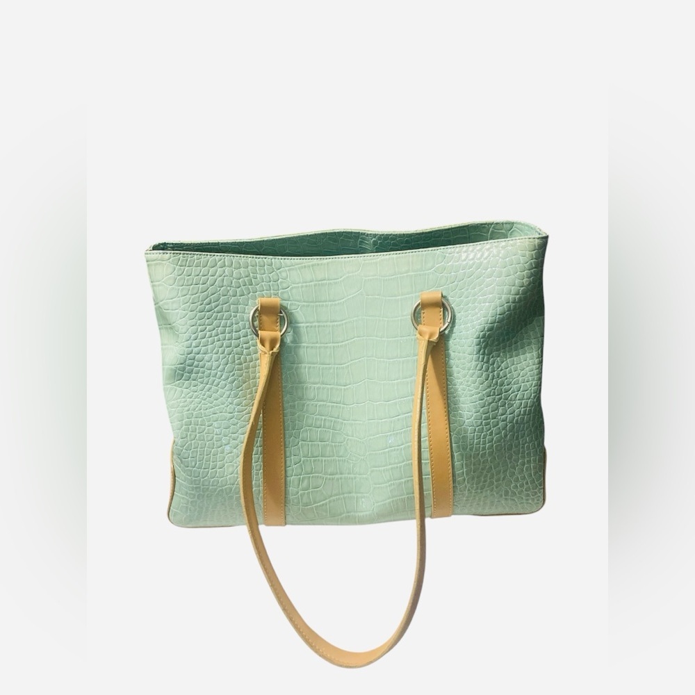 BCBG 👜 Textured Laptop Tote